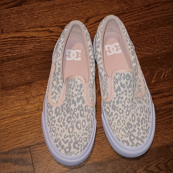 DC Pink Leopard Print Slides - Picture 2 of 5